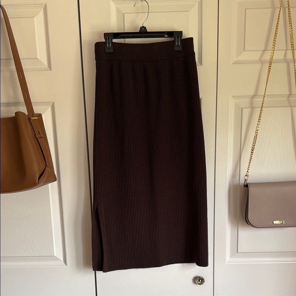 Elegant Brown Knit Skirt